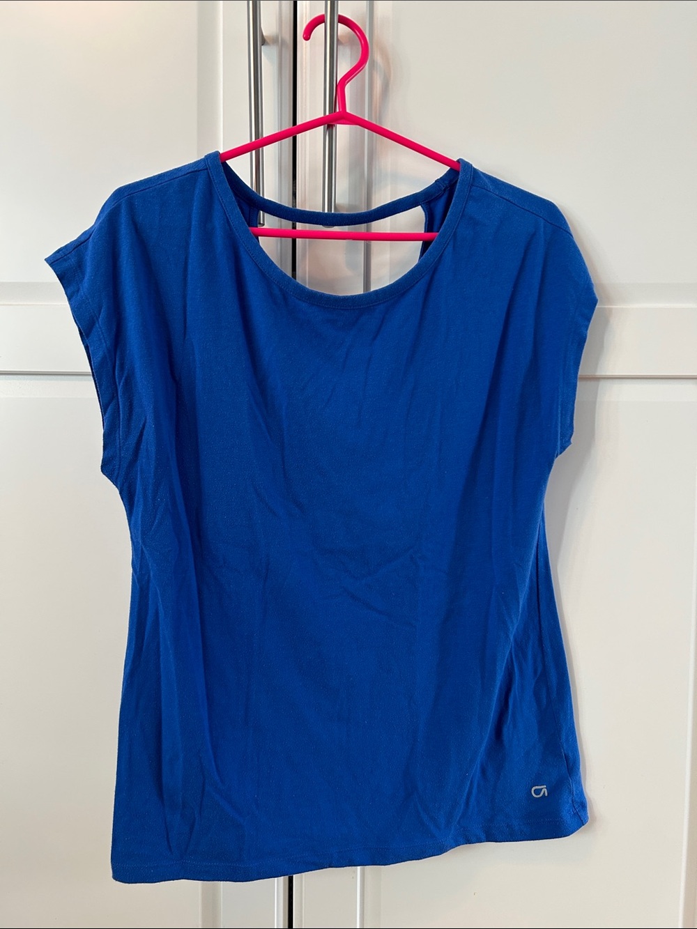 GAP fit Women's Short Sleeve Top in Royal Blue with open back detail